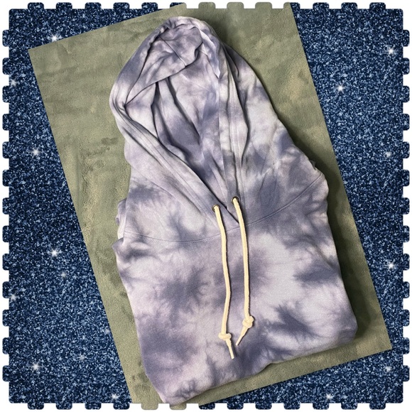 Old Navy Classic Pullover Hoodie - Picture 3 of 4